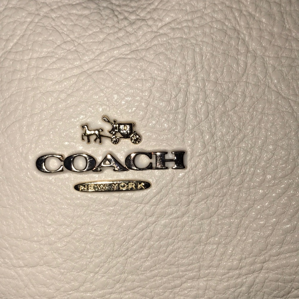COACH PHOEBE SHOULDER BAG IN PEBBLE LEATHER